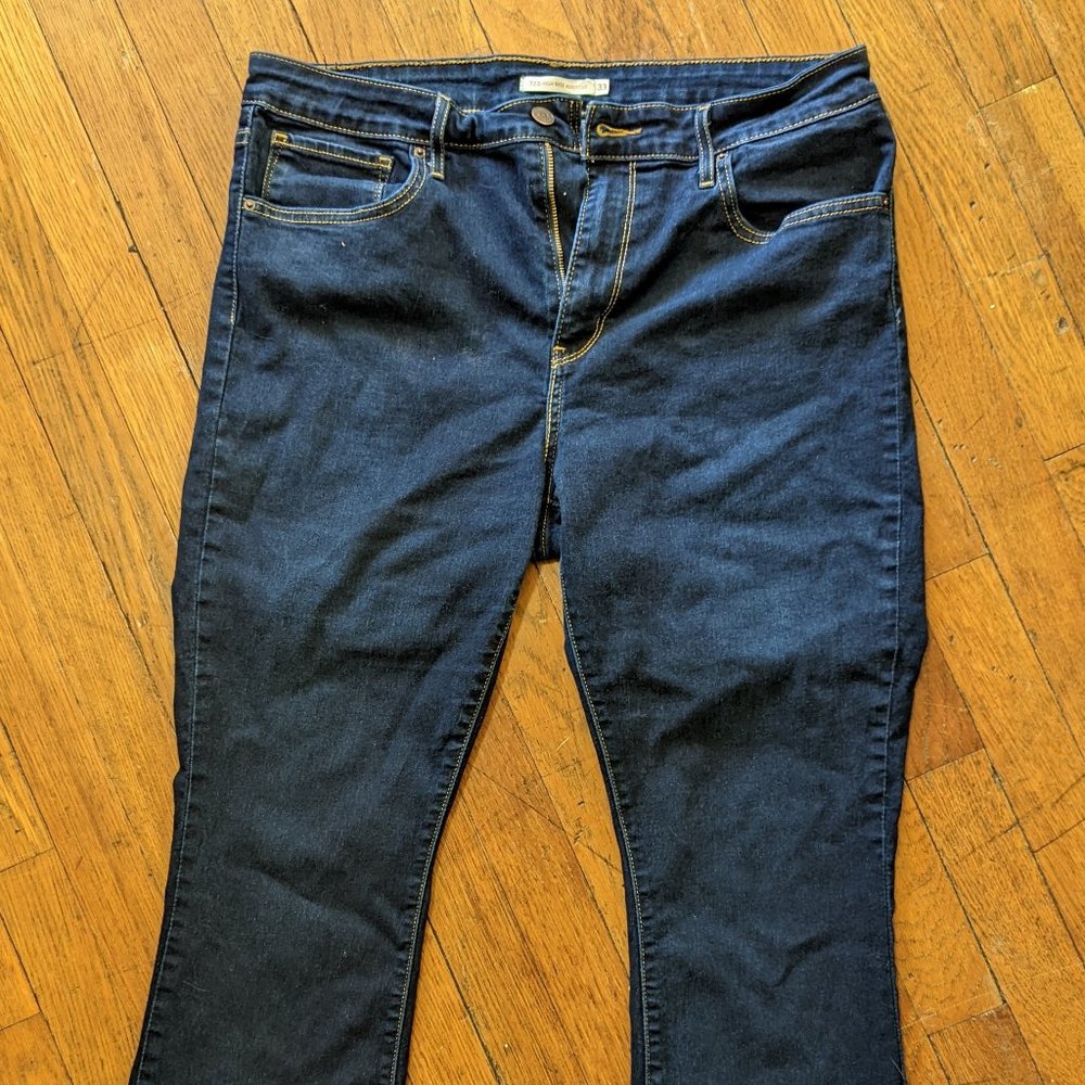 Levi's 725 HIGH RISE BOOTCUT W33 L22
